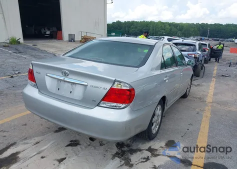 2005 Toyota Camry Xle V6 z USA, uszkodzony, nr VIN 4T1BF30KX5U108308